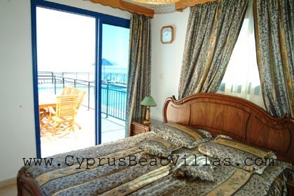 double bedroom downstairs with sea view and pool access